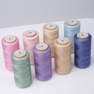 210d 1,0mm 180 metros <span class=keywords><strong>hilo</strong></span> encerado plano para coser bolsos de cuero <span class=keywords><strong>hilo</strong></span> Cordón de cera Fonecklace cuerda encerada para <span class=keywords><strong>hilo</strong></span> de pulseras - Product Image 5