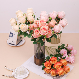 Rosas Artificiales de Seda de Tacto Real, Estilo Europeo, Lujo Ligero, Pequeñas, para Decoración del Hogar, Sala de Estar, Mesa de Comedor, Bodas, Arreglos Florales - Product Image 2