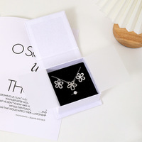 Boîte-cadeau de luxe personnalisée à couvercle rabattable avec fermeture magnétique emballage plat pliable en carton pour bijoux et cadeaux de qualité supérieure