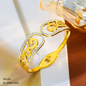 Großhandel Gold- und Silberplattierte Umweltfreundliche Korrosionsbeständige Edelstahl-Armreifen mit Hochglanz-Finish und Geometrischem Diamant-Hohldesign - Product Image 4