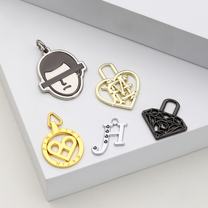 Kẽm Hợp Kim Thương Hiệu Tên Đồ Trang Sức Mặt Dây Chuyền Thẻ Tùy Chỉnh Riêng Logo Kim Loại Charms Cho Món Quà Ribbon Thẻ - Product Image 3