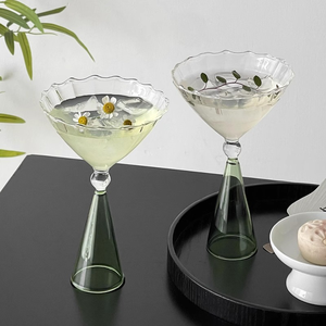 Diseño único Wave Rim Vaso para beber Tallo verde Postre Tazas de helado Vasos de cóctel de <span class=keywords><strong>Martini</strong></span> a rayas - Product Image 5