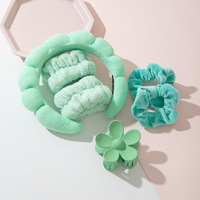 Ensemble de 6 accessoires de soin pour la peau et les cheveux, comprenant un bandeau nuage, des bracelets, un chouchou et une pince à cheveux fleur, kit de spa et maquillage pour femmes