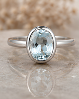 Bague de fiançailles classique unisexe en or blanc plaqué rhodium avec moissanite ovale de 1,50 carat sertie clos
