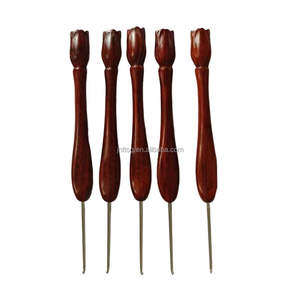 <span class=keywords><strong>Agujas</strong></span> de Ganchillo Personalizadas de Alta Calidad al por Mayor, <span class=keywords><strong>Agujas</strong></span> Pulidas a Mano con Mangos de Madera, Diseños en Forma de <span class=keywords><strong>Tulip</strong></span>án, Se Pueden Personalizar - Product Image 2