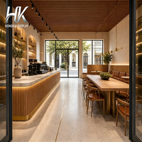 Comptoir de café personnalisé, écologique et durable, avec étagères arquées en bois, présentoir en verre et éclairage LED pour l'intérieur du café