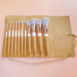 Ensemble de 11 pinceaux de maquillage en poils synthétiques de haute qualité avec accents dorés pour femmes, marque privée - Product Image 2