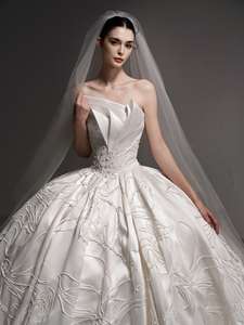 Robe de mariée luxueuse, <span class=keywords><strong>bustier</strong></span> <span class=keywords><strong>sans</strong></span> bretelles plissé, applique cordonnée, satin Mikado, traîne cathédrale, robe de bal royale - Product Image 1