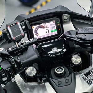 Scooter de tourisme haut de gamme : Ho <span class=keywords><strong>Forza</strong></span> 750 avec pare-brise électrique réglable, régulateur de vitesse et rangement sous le siège de 22 L - Product Image 6
