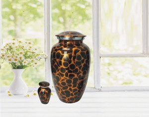Urne de crémation en laiton de style américain pour adultes avec impression de tigre Mémorial décoratif personnalisé pour les cendres humaines Fournitures funéraires - Product Image 2
