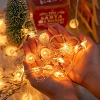 Weihnachts-Lichterkette mit Sternen, Schneeflocken und Kugeln in verschiedenen Formen, warmweiß, für Haus, Terrasse, Fenster, Weihnachtsdekoration