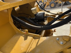 Chargeuse sur pneus Caterpillar 966H d'occasion bien entretenue, puissante machine à moteur C7, idéale pour la construction, l'exploitation minière et les opérations industrielles - Product Image 6