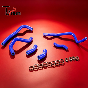Kit de Tuyaux de Refroidissement de Radiateur Renforcés en Fibre de Polyester et Silicone 3 Plis TUSHUN pour Yamaha <span class=keywords><strong>VMAX</strong></span> <span class=keywords><strong>1200</strong></span> VMX12 Modifiée - Product Image 1