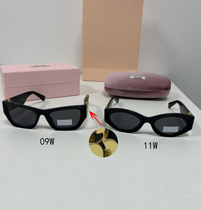 Lunettes de soleil au design carré, rétro-chic et à monture ajustée. Lunettes de soleil tendance avec protection solaire. Unisexe. - Product Image 1