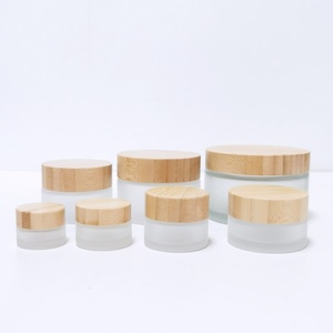 Vente en gros de pots en verre givré, contenants pour crème pour le visage avec couvercles à vis en bambou - Product Image 6