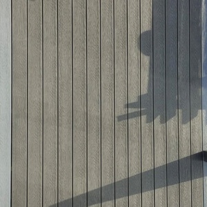 <span class=keywords><strong>Planche</strong></span> de terrasse en WPC à grain de <span class=keywords><strong>bois</strong></span> moderne, imperméable et antidérapante, plancher composite extérieur - Product Image 4