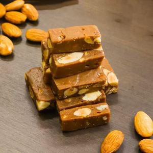 Caramel au sel de mer fait main avec des amandes et des abricots |   Bonbons durs au caramel |   Snacks de mariage pour boulangerie 500g Vente en gros - Product Image 1