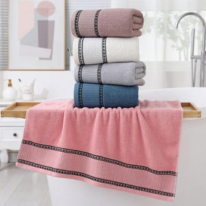 Serviette <span class=keywords><strong>de</strong></span> <span class=keywords><strong>bain</strong></span> absorbante en coton 70*140cm grande serviette <span class=keywords><strong>de</strong></span> <span class=keywords><strong>bain</strong></span> qualité serviette <span class=keywords><strong>de</strong></span> <span class=keywords><strong>bain</strong></span> confortable et très douce vente en gros - Product Image 3