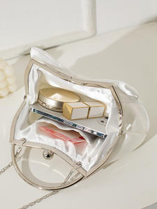 Vente en gros de pochettes habillées pour banquets, pochettes à fleurs blanches, pochettes pour dîners avec nœud papillon pour femmes - Product Image 5