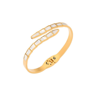 Brazalete Angelina Chapado en Oro con Incrustaciones de Madreperla, Joyería Minimalista para Mujer, Uso Diario - Product Image 1