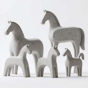 Statue de <span class=keywords><strong>cheval</strong></span> en ciment personnalisée : Sculpture de jardin classique 3D, surface finie à la main. Durable pour l'entrée de la propriété, le parc - Product Image 1