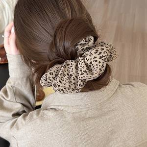 Accessoires de coiffure pour femmes, imprimés léopard vintage personnalisés, élastiques en tissu, chouchous pour femmes - Product Image 3