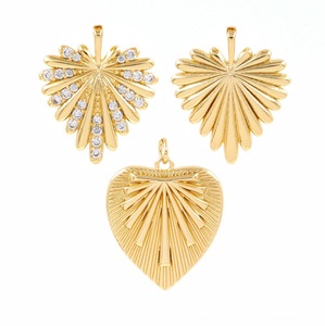 P273 Nouvelle Tendance PVD Plaqué Or 18K Laiton Forme Cœur Feuille Zircon Cristal Rétention de Couleur Pendentif Breloques Bijoux DIY <span class=keywords><strong>pour</strong></span> Femme - Product Image 1