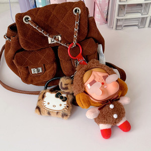 Porte-clés pendentif en forme de petit sac en cuir imprimé léopard avec boule de fourrure en peluche - Product Image 5