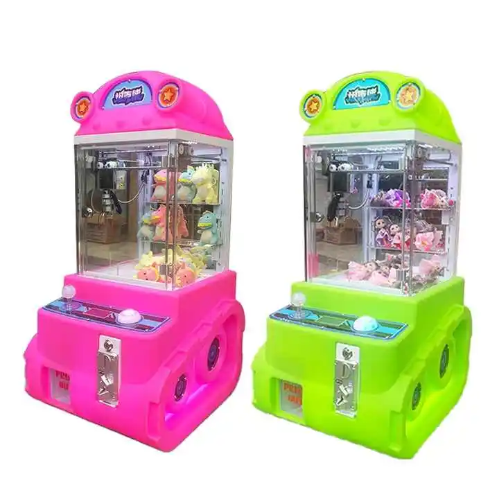 En çok satan renkli ışıklar MINI bebek pençe makinesi çocuklar hediye oyun makinesi çocuklar pençeli vinç makinesi