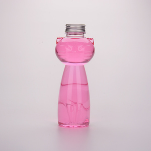 500ml plastik <span class=keywords><strong>PET</strong></span> şişe sevimli kedi şekli tasarım meşrubat dolum makinesi ambalaj geniş ağız meyve suyu şişesi ile Metal kapak OEM hizmeti kabul - Product Image 1