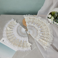 Éventails pliants en dentelle décorés de fleurs de lotus blanches, éventails à main pour femmes, pour mariage, fête, danse, mode élégante, cadeau pour la mariée