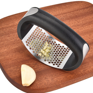 Presse-ail manuel en acier inoxydable Yangjiang, broyeur d'ail incurvé réutilisable, lavage à la main uniquement - Product Image 2