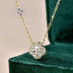 จี้สร้อยคอรูปใบโคลเวอร์สี่แฉกประดับเพชรโมอิสซาไนต์ทรงกลม VVS ชุบทอง 14K ไม่ลอกดำจาก Adodo Jewelry สำหรับผู้หญิง เหมาะสำหรับเป็นของขวัญ - Product Image 5