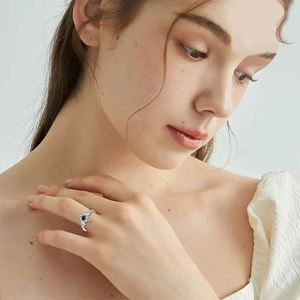 Bague Nœud Celtique Tendance avec Diamant Noir, Bagues Nœud Celtique Ondulé en Zircon Noir, Style Froid et Élégant, Bijou de Doigt Fleur - Product Image 2