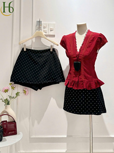 Ensemble haut en coton rouge à col en V et mini-jupe unie, féminin, respirant, tissé, service OEM - Product Image 4