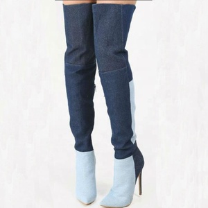 รองเท้าบูทผู้หญิงแบบสวมสูงเหนือเข่า ปลายแหลม ส้นเข็ม แต่งผ้าเดนิมแบบแพทช์เวิร์ค ครึ่งซิปด้านบน ไซส์ใหญ่พิเศษ 43 - Product Image 1