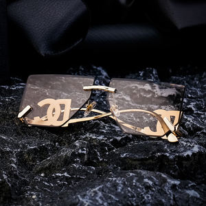 KAJILA-<span class=keywords><strong>Gafas</strong></span> <span class=keywords><strong>de</strong></span> <span class=keywords><strong>sol</strong></span> irregulares sin montura para mujer, <span class=keywords><strong>gafas</strong></span> <span class=keywords><strong>de</strong></span> <span class=keywords><strong>sol</strong></span> <span class=keywords><strong>de</strong></span> moda con logotipo personalizado, con diamantes <span class=keywords><strong>de</strong></span> imitación, UV400 - Product Image 3