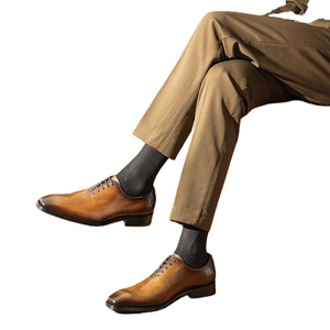 รองเท้าหนังแท้ทรงแหลมสำหรับผู้ชาย ดีไซน์หรูหรา คุณภาพสูง ระบายอากาศได้ดี กันลื่น น้ำหนักเบา เหมาะสำหรับใส่ทำงานในออฟฟิศ สไตล์วินเทจ ปี 2025 - Product Image 1