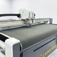 Automatische toevoer platte digitale snijtafel CNC vibratie-mes snijmachine voor PVC opblaasboten, waterdicht PVC snijmachine