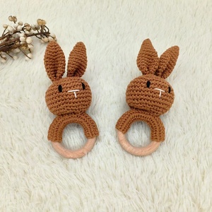 Nouveau Design Offre Spéciale belles couleurs 15cm Crochet lapin hochet <span class=keywords><strong>de</strong></span> <span class=keywords><strong>dentition</strong></span> sans BPA <span class=keywords><strong>anneau</strong></span> en <span class=keywords><strong>bois</strong></span> pour bébé jouets <span class=keywords><strong>de</strong></span> <span class=keywords><strong>dentition</strong></span> - Product Image 4