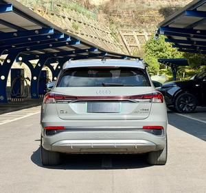 <span class=keywords><strong>Audi</strong></span> Q4 E-tron 40 SUV électrique d'occasion 2024, longue autonomie, version premium, prêt à l'exportation, gris sur noir - Product Image 6