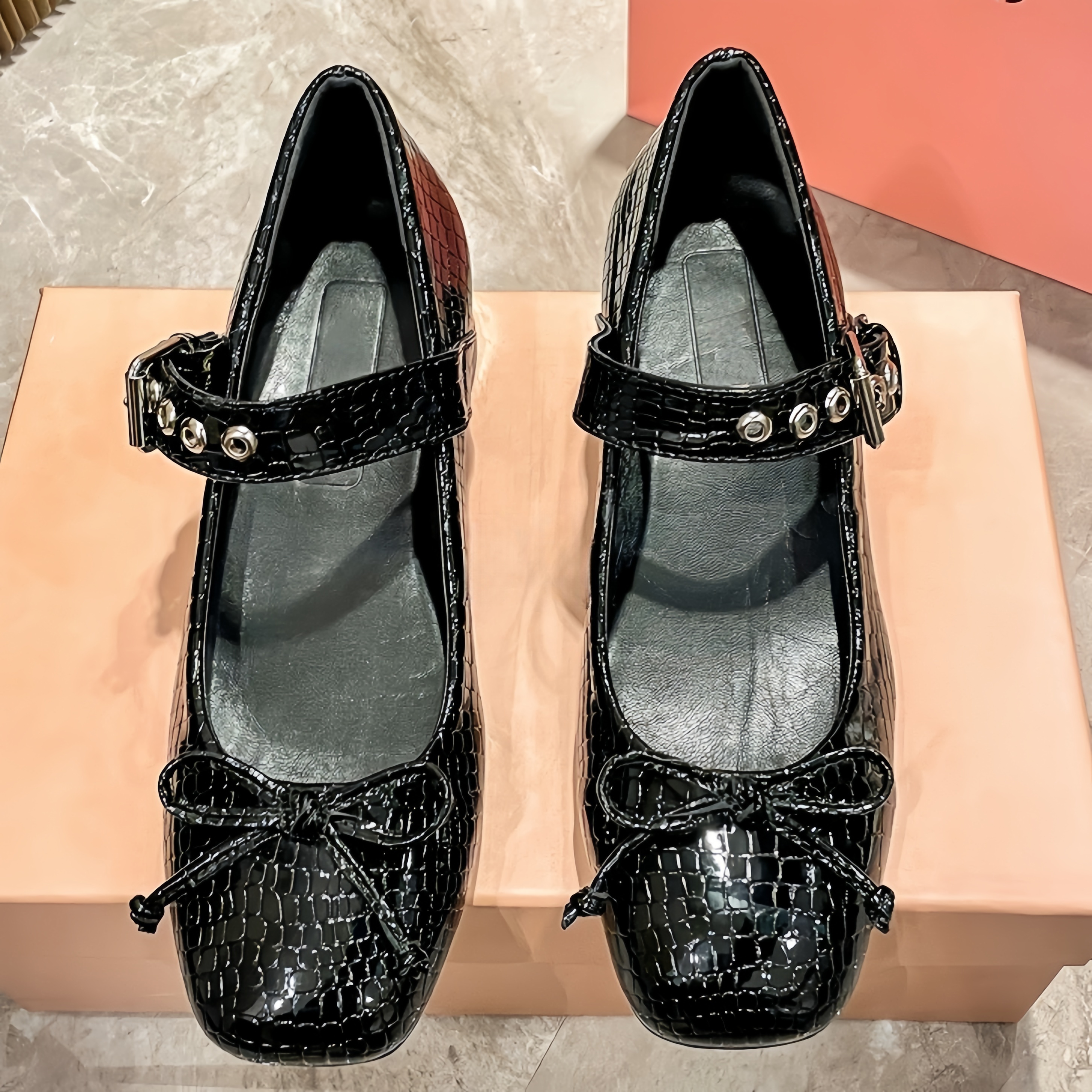 Black patterned style