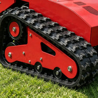 Tondeuse à gazon sur chenilles télécommandée avec moteur essence pour coupe d'herbe de verger terrain rugueux et végétation