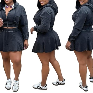 Nouvel ensemble décontracté pour femme : haut court à capuche à manches longues et jupe courte - Ensemble 2 pièces en jean délavé tendance - Product Image 6