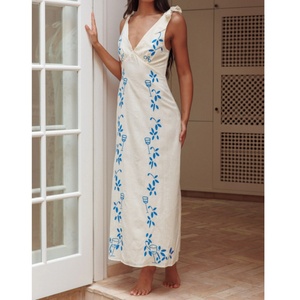 OEM 2025 Nouvelle Collection Robes Longues Décontractées Sexy Brodé Col Halter Col V Maxi pour Femmes – Idéales pour les Vacances - Product Image 1