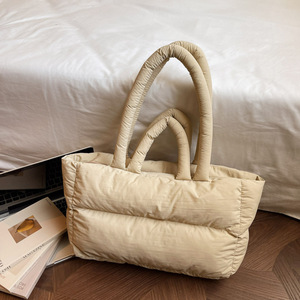 Borsa a Spalla Morbida Trapuntata Grande Capacità Invernale da Donna, Borsa a Mano Versatile Trapuntata Sottobraccio per Uso Quotidiano - Product Image 4