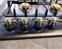 Table de cuisson combinée gaz et électrique 4 brûleurs encastrable en acier inoxydable pour usage hôtelier, commercial et domestique