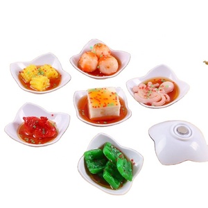 สติกเกอร์ติดตู้เย็นรูปจานเรซิ่นขนาดเล็ก ลายอาหารจีน ตุ๋นปลาและขาหมู ของตกแต่งห้อง - Product Image 1