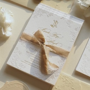 Juego de Invitaciones de Boda Personalizadas con Grabado en Relieve, Cinta de Terciopelo y Sello de Cera, Tarjetas de Invitación de Lujo con Impresión Tipográfica - Product Image 1