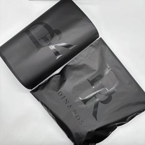 Emballage d'expédition de vêtements recyclés avec logo personnalisé, pochette d'expédition poly, pochette polymail, sac d'expédition noir mat pour l'emballage - Product Image 5